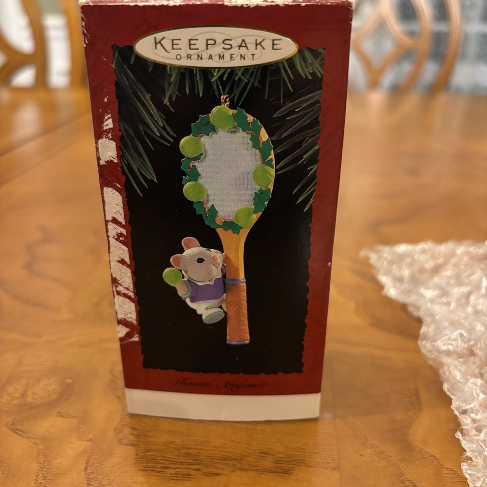 HALLMARK KEEPSAKE CHRISTMAS ORNAMENT 1995 IN BOX TENNIS ANYONE? Mouse tennis